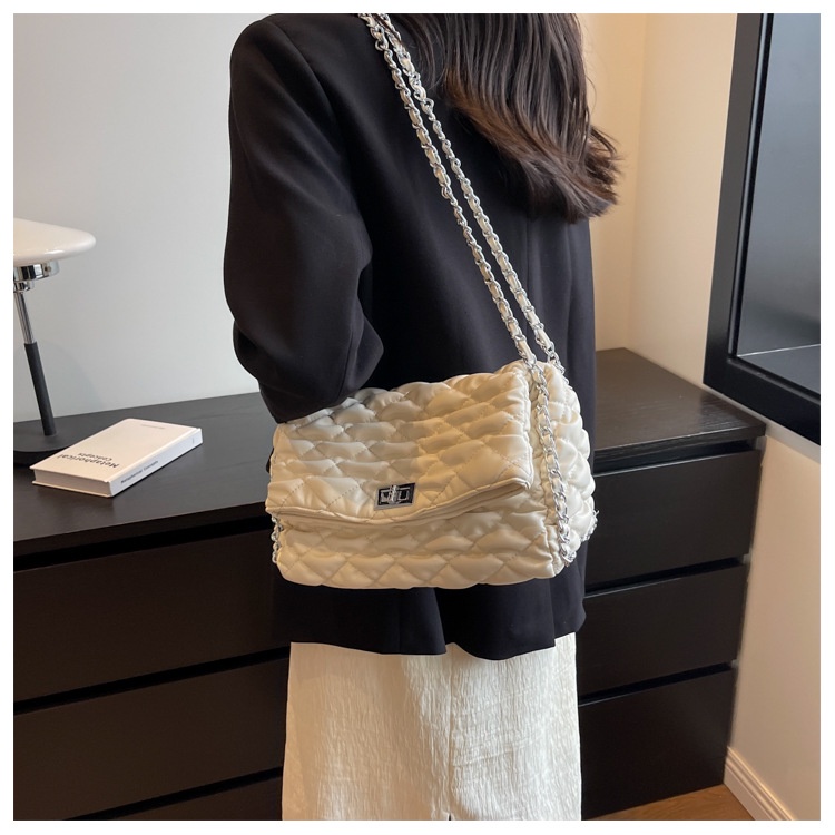 Túi Xách Đeo Vai Cỡ Lớn Phối Dây Xích Thời Trang Mùa Hè 2023 Dành Cho Nữ