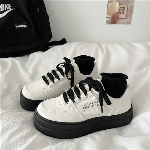 Giày thể thao nữ số 12 màu trắng đế đen AA6365