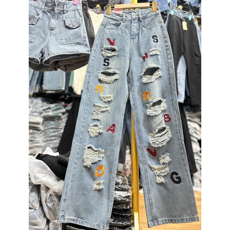 Quần Jean Suông Rách Thêu Chữ Nhiều Màu