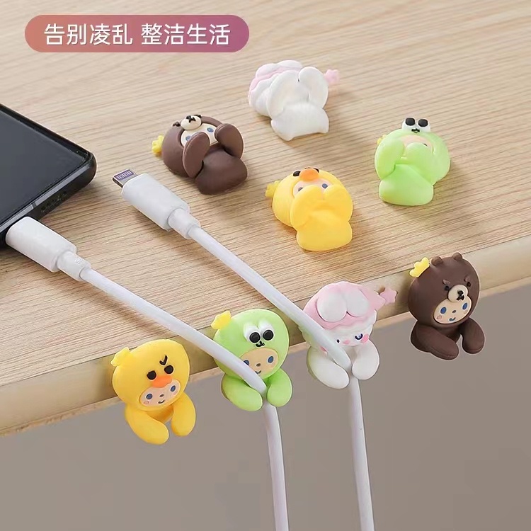 Set 2 Kẹp Giữ Dây Cáp Sạc / Tai Nghe Họa Tiết Hoạt Hình Dễ Thương