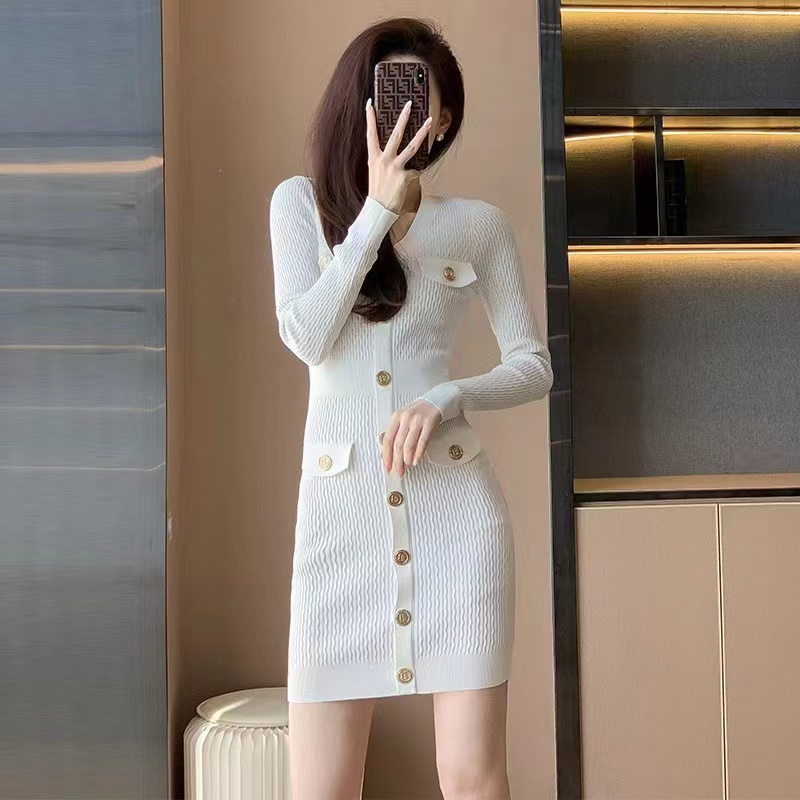 Multiplication french slim-fit sweater dress base 2023 mùa thu phong cách mới váy dệt kim màu đỏ phụ nữ mùa thu đông dài tay ff