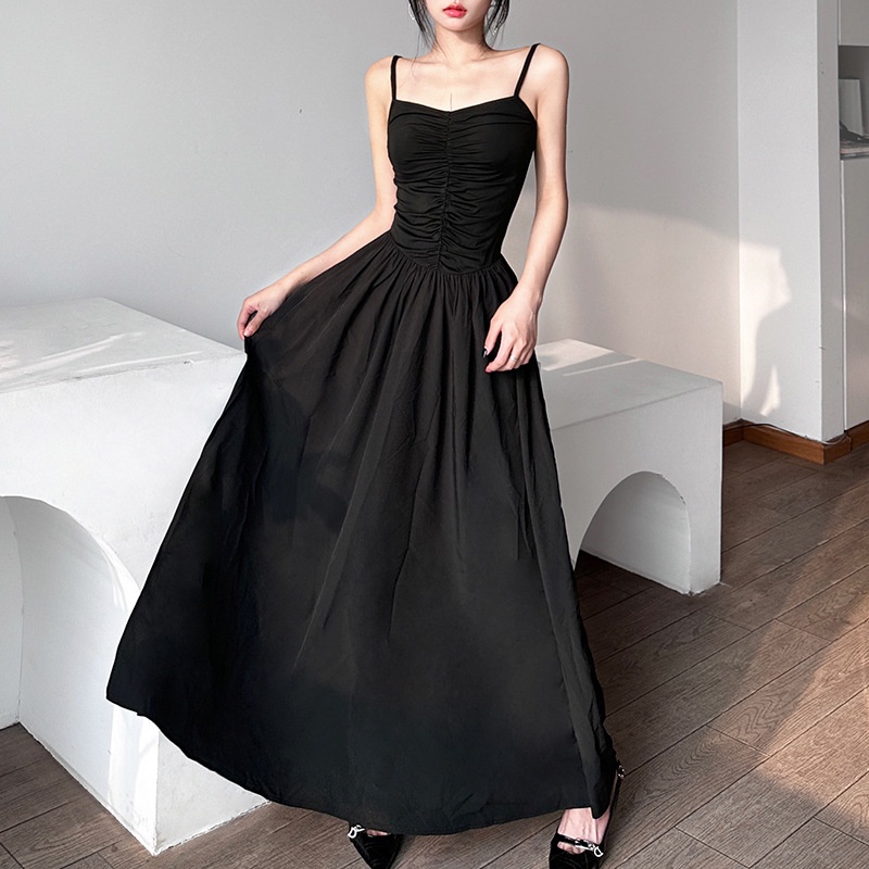 Hepburn pleated suspender draping dress for women 2022 new french style khí chất eo-tight design sense black dress