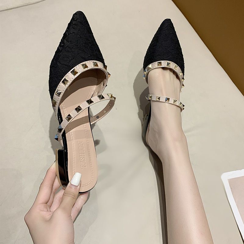 Dép Mũi Nhọn Đính Đinh Tán Thời Trang Mùa Hè Dễ Phối Đồ Dành Cho Nữ