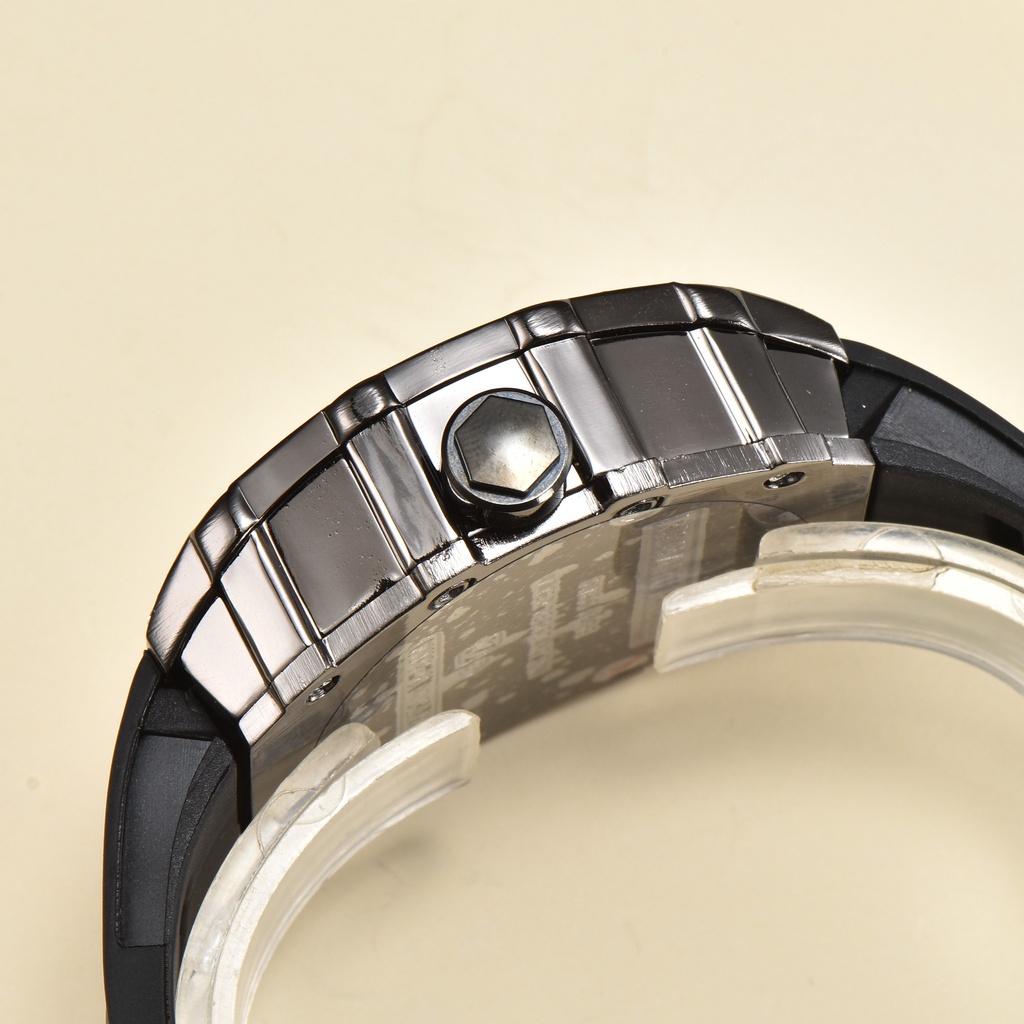 Đồng hồ đeo tay máy quartz nam dây cao su mặt đính kim cương thời trang