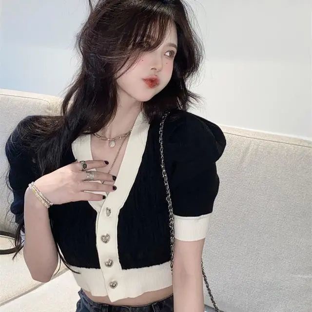 Áo Thun Tay Ngắn Phồng Cổ Chữ V Thời Trang Mùa Hè Mới 2022 Dành Cho Nữ