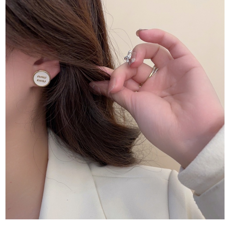 Bông Tai Kim Loại Hình Tròn In Chữ M Phong Cách Âu Mỹ Cổ Điển Thời Trang 2023