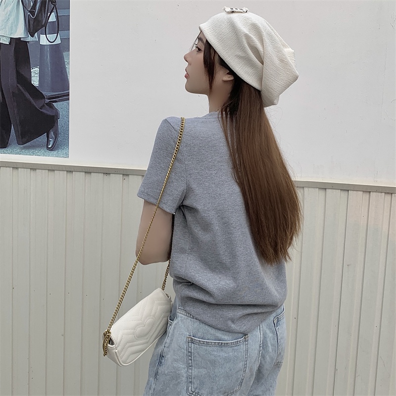 Áo Thun Tay Ngắn Cổ Chữ V Form Rộng Thiết Kế Đơn Giản Cho Nữ