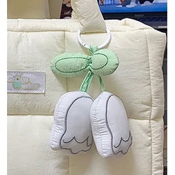 Dây Hoa Trắng Treo Túi Xách Trang Trí