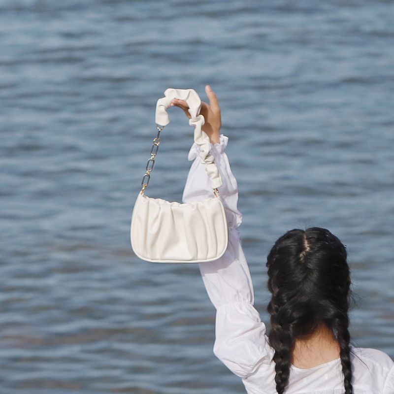 Túi Xách Đeo Dưới Cánh Tay / Đeo Một Bên Vai Cỡ Nhỏ Hình Đám Mây Xếp Ly Màu Trắng Đính Ngọc