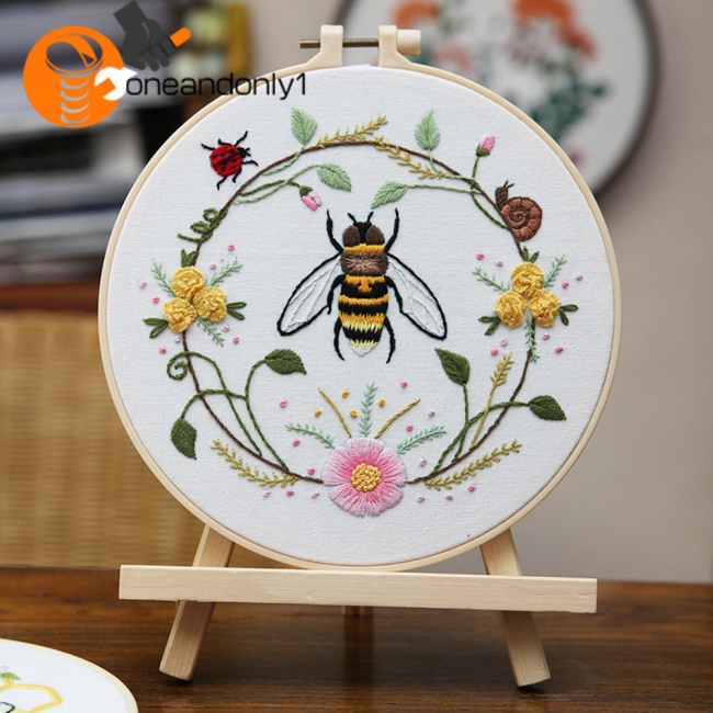 Bộ Tranh Thêu Chữ Thập Tự Làm Hình Chú Ong Và Hoa Dễ Thương