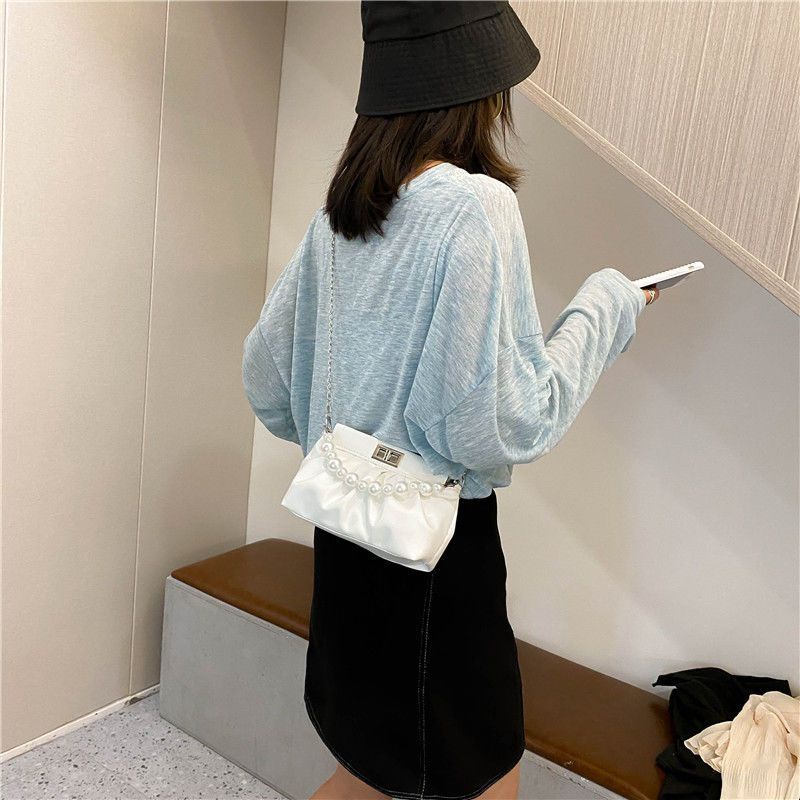 Túi Xách Da Mềm Xếp Ly Phối Chuỗi Ngọc Trai Xinh Xắn Dành Cho Nữ