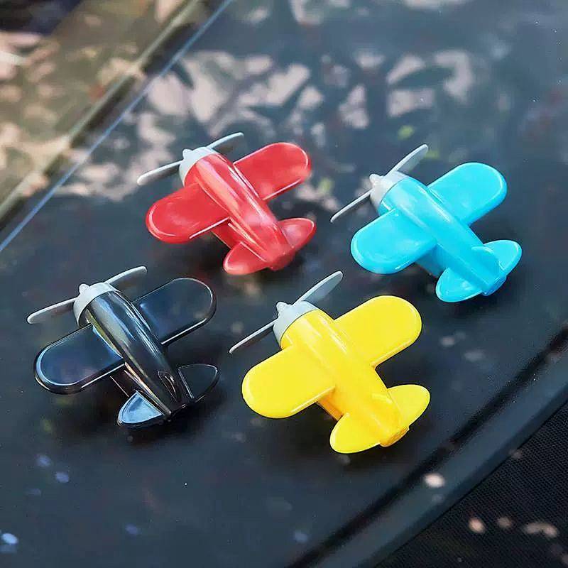 Máy bay nhỏ trang trí xe máy / xe ô tô chạy pin độc đáo DS6l
