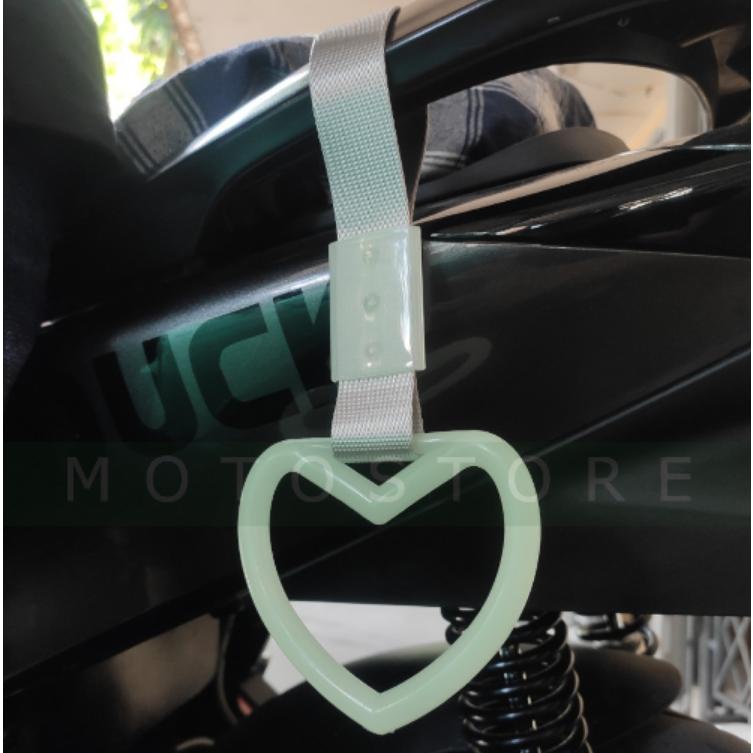 Dây móc hình trái tim treo tay xách gắn trang trí xe máy mô tô,.....