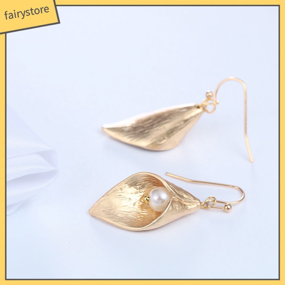 Bông Tai Móc Treo Hình Hoa Lily Đính Ngọc Trai Giả Cho Nữ