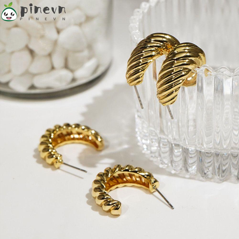 Khuyên Tai Nữ Trang Dáng Tròn Tạo Hình Độc Đáo