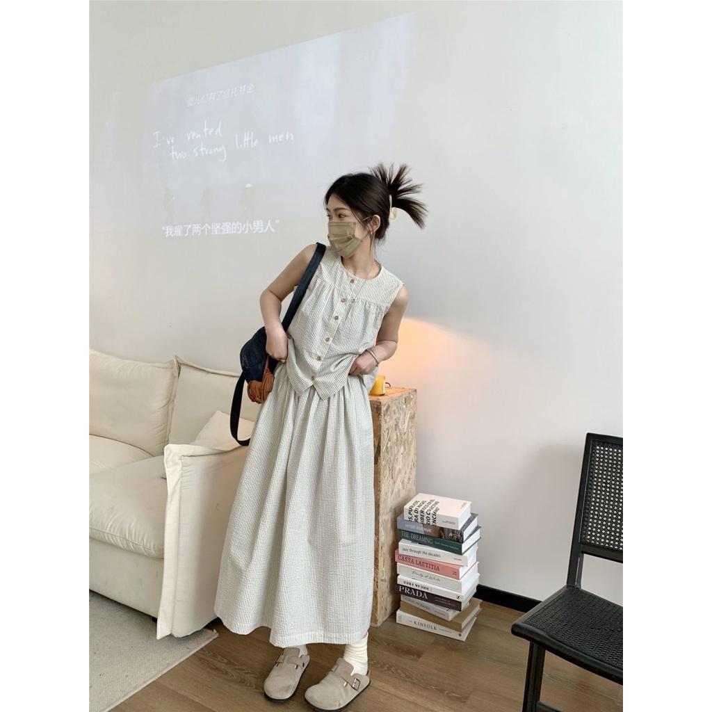 Bộ hai món gồm áo không tay + chân váy kẻ sọc xám trắng phong cách Pháp khí chất thời trang mùa hè cho nữ