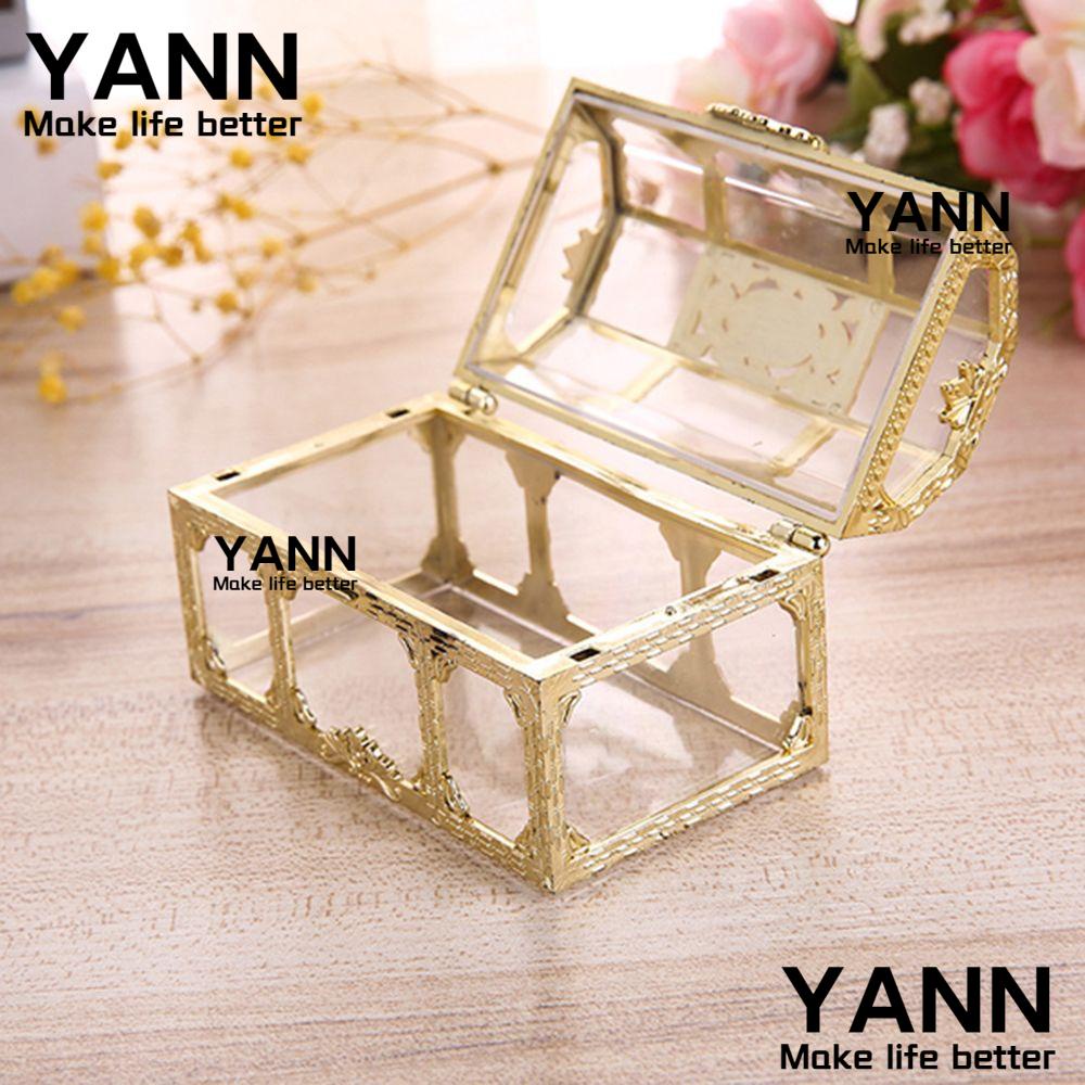 Hộp đựng đồ dùng lưu niệm hình rương kho báu được làm từ nhựa trong suốt dùng cho tiệc cưới