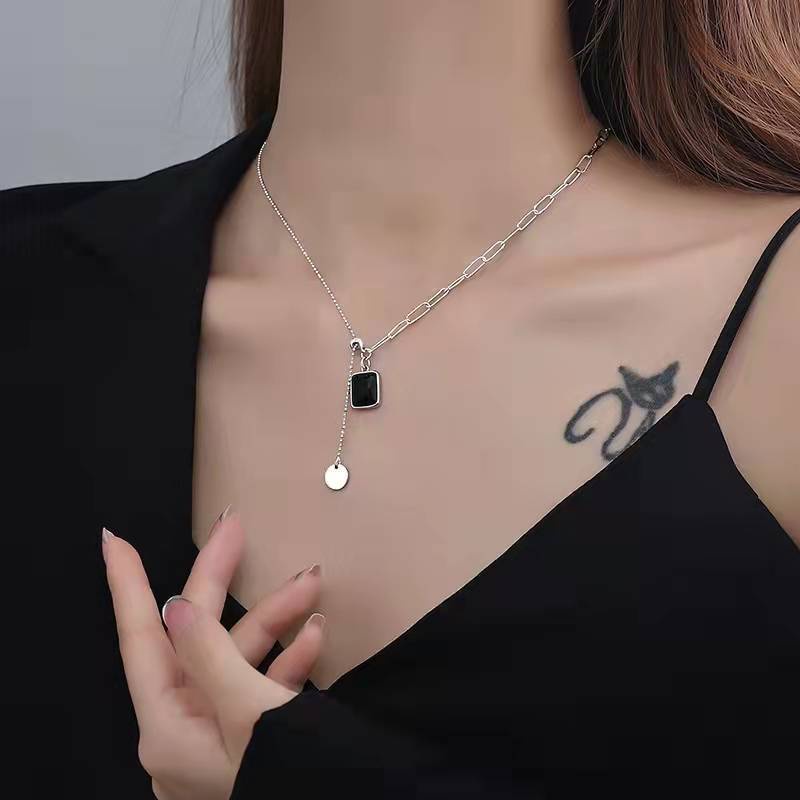 Vòng cổ Mặt Vuông Màu Đen Thiết Kế Đơn Giản Sang Trọng Thời Trang Thu Đông