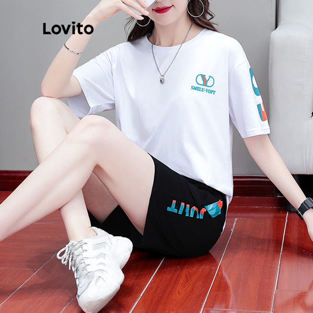 Lovito Bộ quần short ngắn tay cổ tròn chữ thường cho nữ LNE06127 (Trắng)