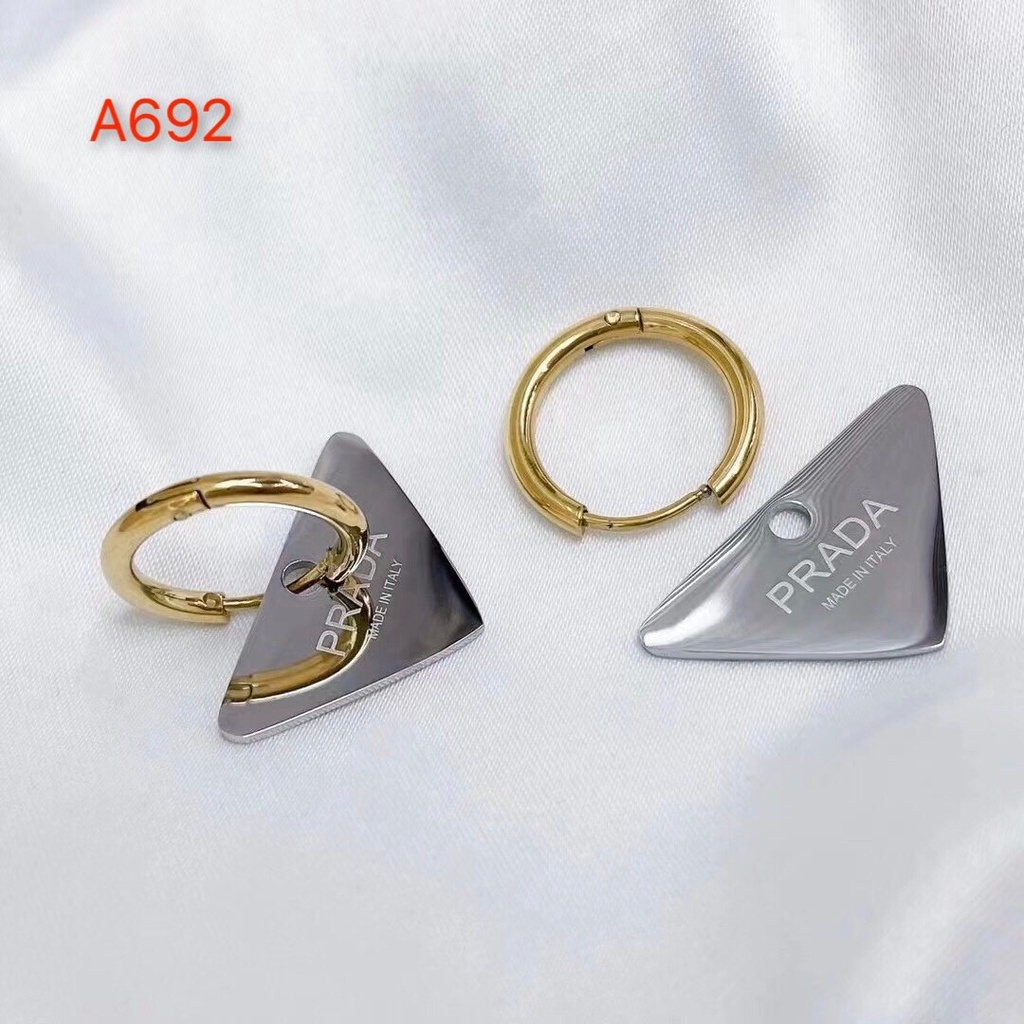 Bông Tai Hình Logo Chữ Bằng Thép Titan Đơn Giản Thanh Lịch Dành Cho Nữ
