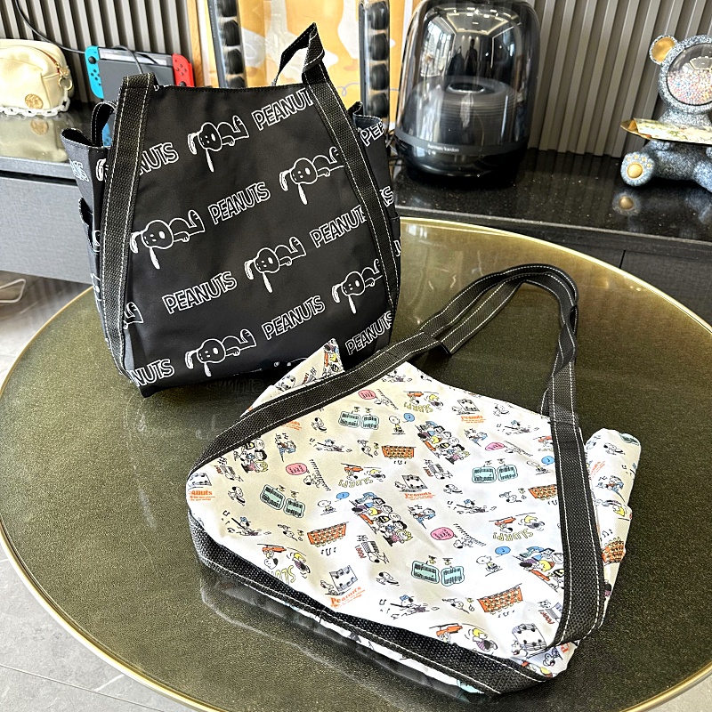 Túi Xách Đeo Vai Cỡ Lớn Chất Liệu Nilon Chống Thấm Nước In Hoạ Tiết Snoopy Xinh Xắn