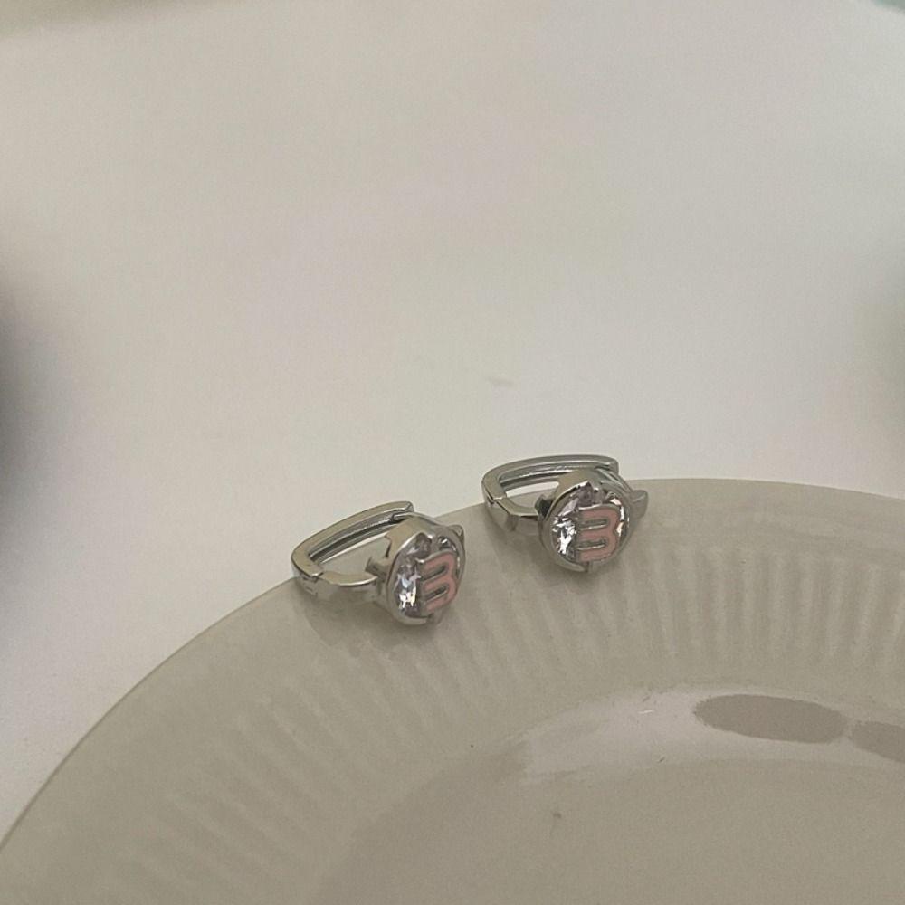 Bông Tai Chữ M HìNh KhốI Vuông NhiềU MàU SắC