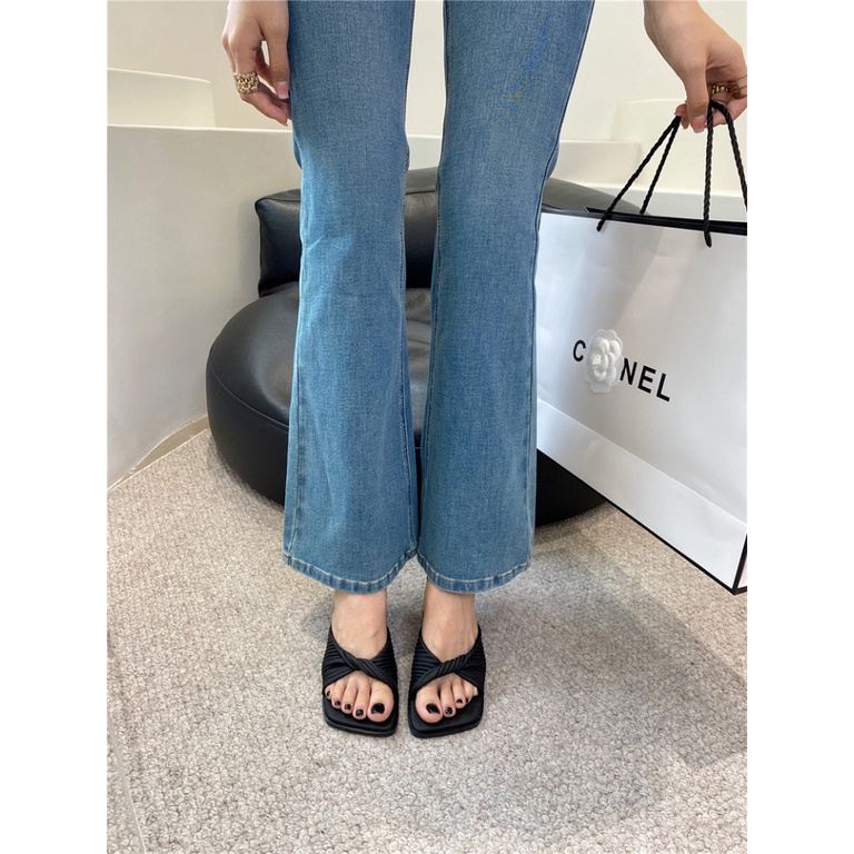 Sandal Nữ Đế Dày Mũi Vuông Phong Cách Mới Mùa Hè 2023