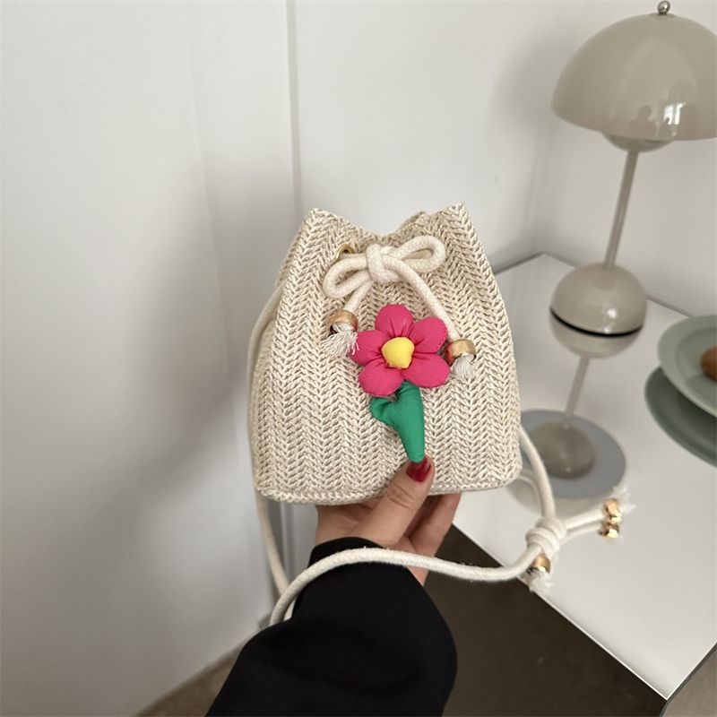Túi Xách Đan Lát Đính Hoa Thời Trang Mới Cho Nữ