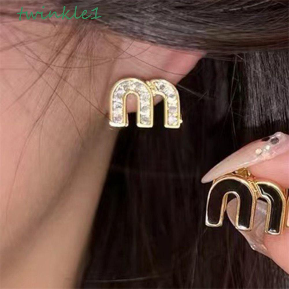 Bông Tai Chữ M Đính Khối Lập Phương Tinh Tế Độc Đáo