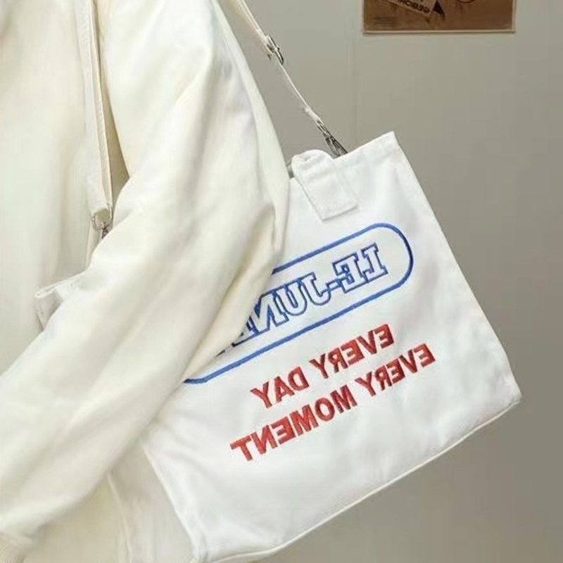 Túi Xách tote Bằng Vải Bạt Kích Thước Lớn In Chữ Thời Trang Cho Nữ