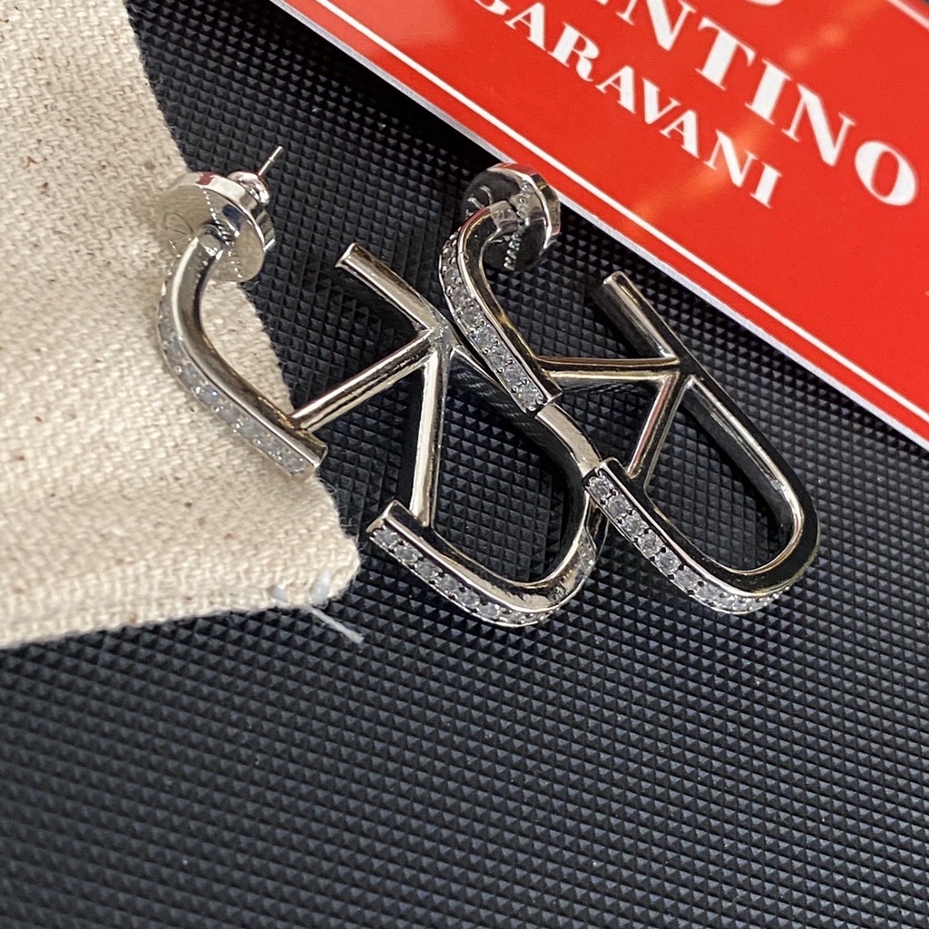 Bông Tai Dạng Vòng Chữ V Bằng Thép Titan Không Gỉ Chống Thấm Nước In Logo Valentino Thời Trang Cho Nữ