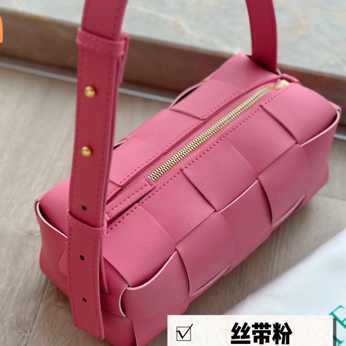 Bottega Veneta leather woven bag women's pink underarm bag fashionable all-match shoulder bag 2023 new advanced portable pillow bag XDP1