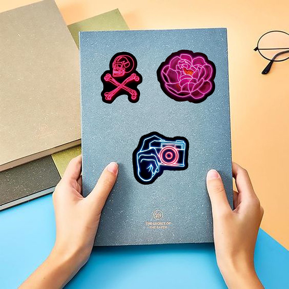 Bộ 50 Miếng Dán Hoạt Hình Graffiti Chống Thấm Nước Trang Trí Mũ Bảo Hiểm / Xe Đạp