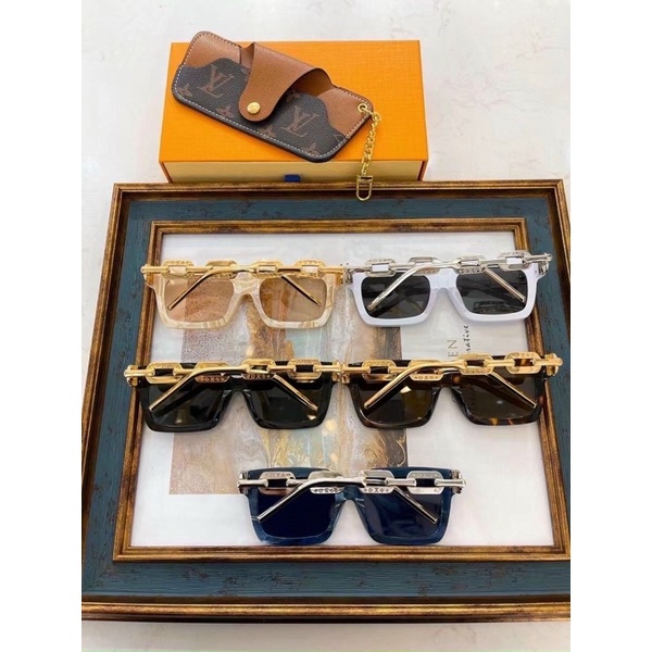 Kính hiệu Vuông LV XÍCH  hàng đẹp hot