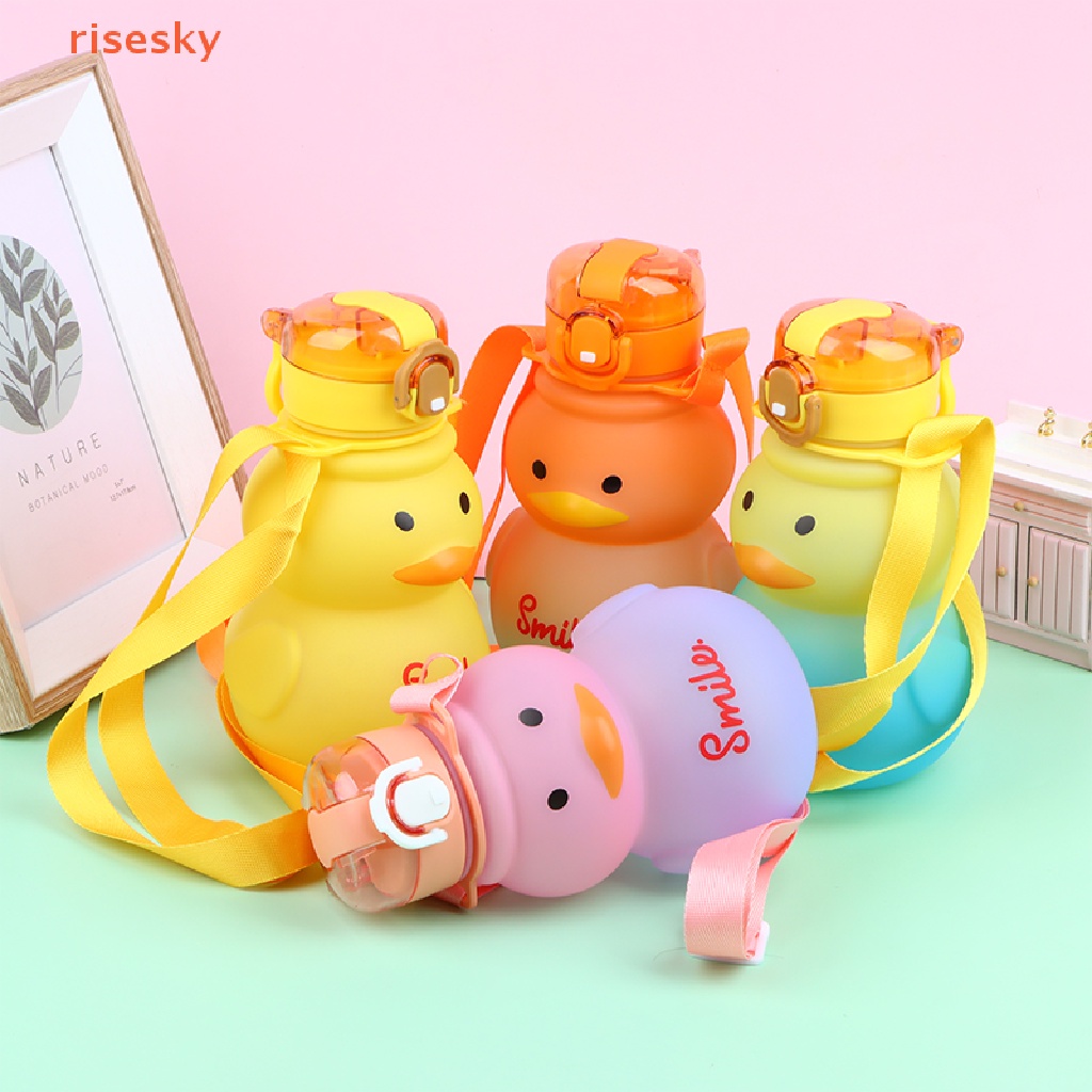 1 Bình Nước Hình Chú Vịt Dễ Thương Có Dây Đeo Tùy Chỉnh Kèm Ống Hút Tiện Dụng Cho Học Sinh