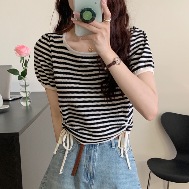 Áo Dệt Kim Tay Ngắn Cổ Tròn Họa Tiết Kẻ Sọc Phối Dây Rút Thời Trang Xinh Xắn Cho Nữ