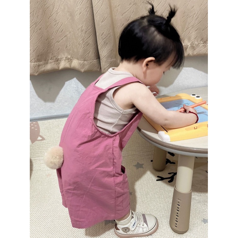 Bộ Áo Thun + Váy Yếm Dáng Rộng Màu Hồng Xinh Xắn Cho Bé Gái