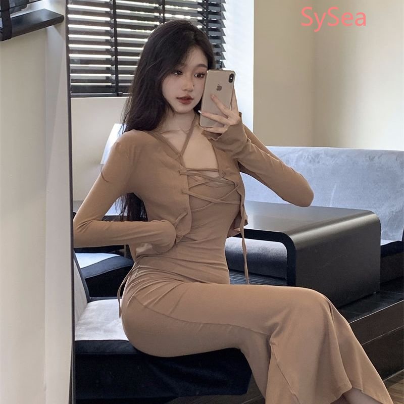 Bộ Đầm Thiết Kế Nhẹ Nhàng Quyến Rũ Cho Nữ