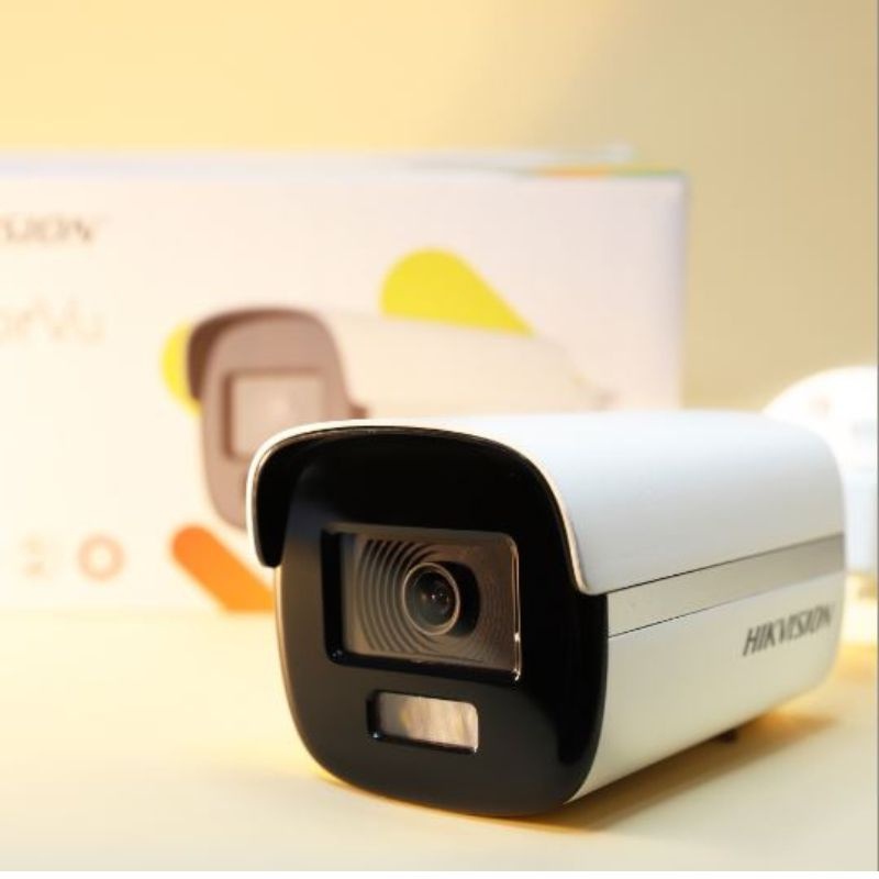 Camera HDTVI ColorVu 2MP HIKVISION DS-2CE12DF0T-FS có màu ban đêm, tích hợp mic thu âm, hình ảnh đẹp, giá re chính hãng
