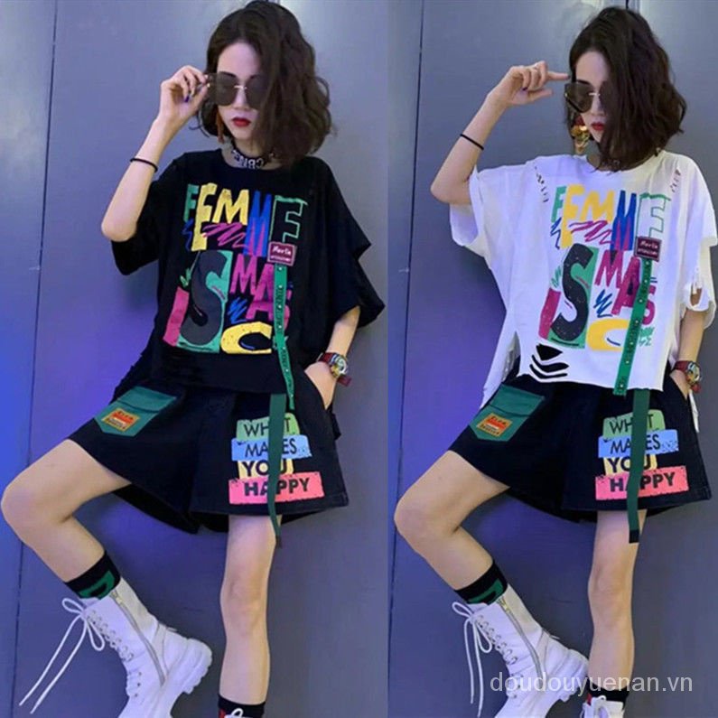 Set Đồ Thể Thao Hai Mảnh Áo Thun Dáng Rộng In Chữ Khoét Lỗ Phối Quần Short Thời Trang Mùa Hè 2023 Cho Bạn Gái