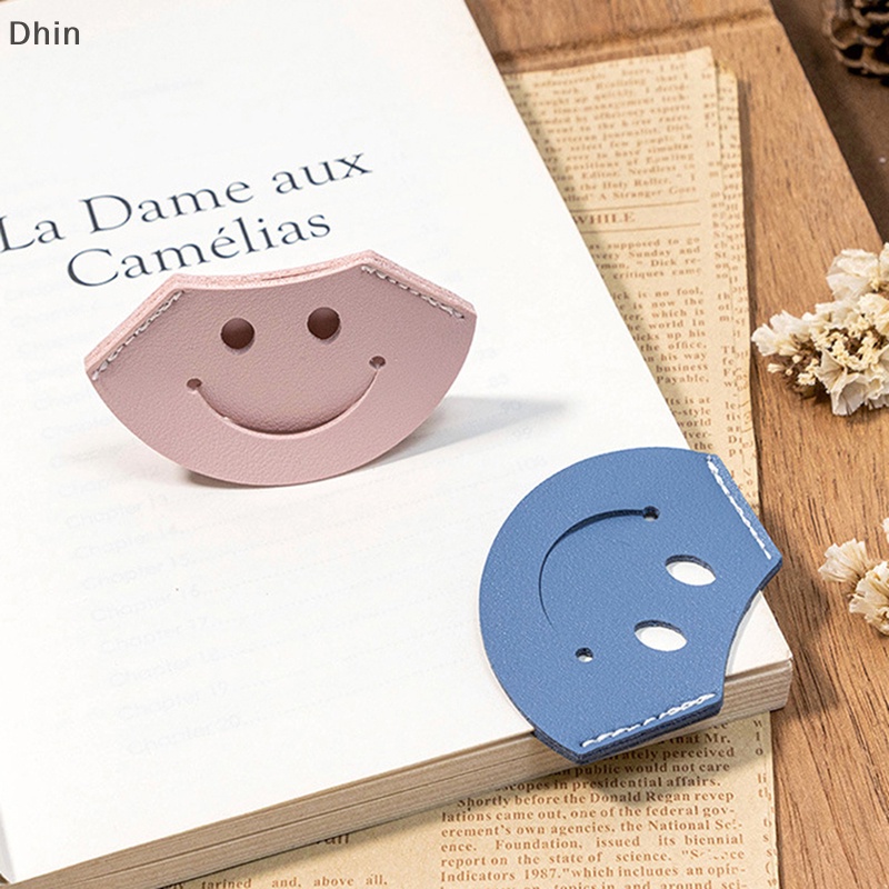 [Dhin] Leather Fan-shaped Bookmarks Mini Corner Page Markers For Readers Teacher Gift Bookmarks Vintage Leather Bookmarks COD