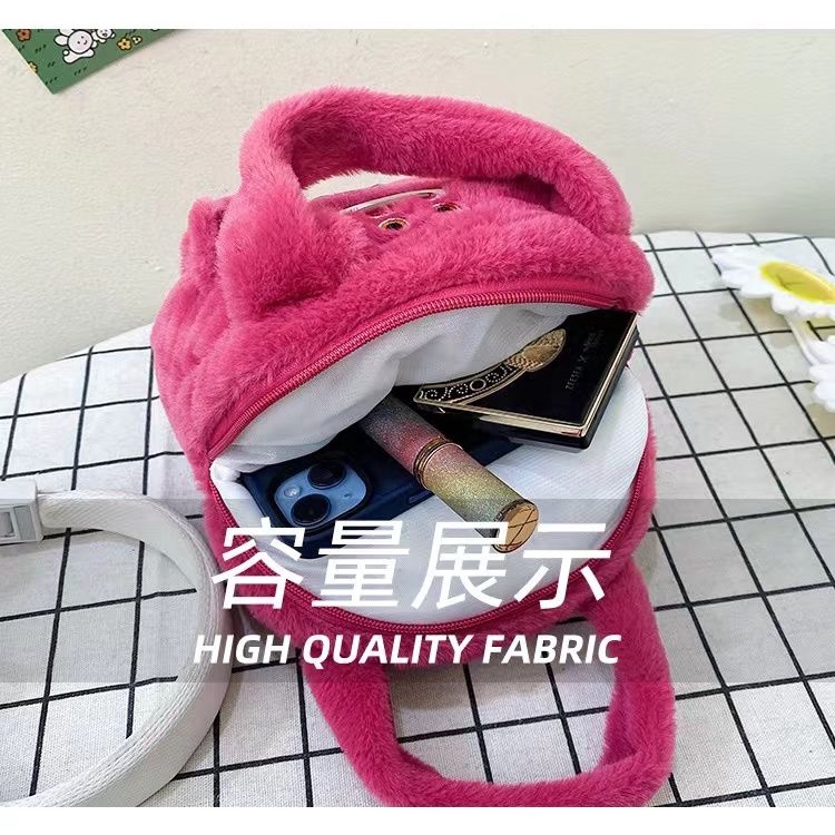 Túi Xách Mini Hình Gấu Dâu Tây Bằng Lông Nhung Dễ Thương Xinh Xắn Dành Cho Nữ