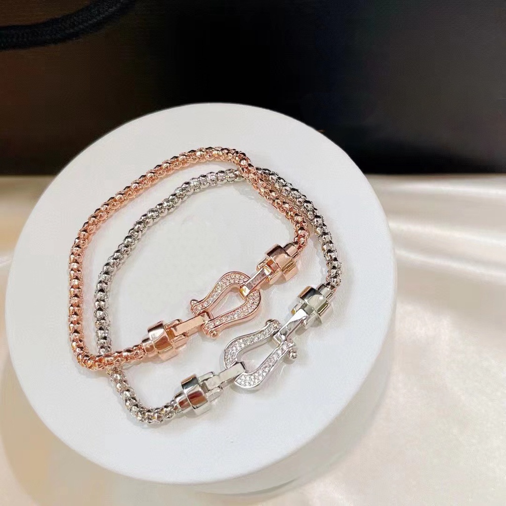 ♥ Vòng Tay Hình Móng Ngựa Hợp Thời Trang Dễ Phối Đồ Cho Cặp Đôi