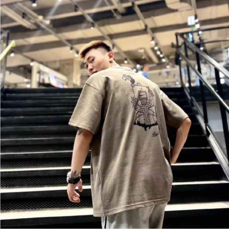 Hàng đã sẵn sàng 100% nike cartoon cactus graffiti đích thực in áo ngắn tay nam thể thao giản dị áo thun cổ tròn thoáng khí dr8915-040