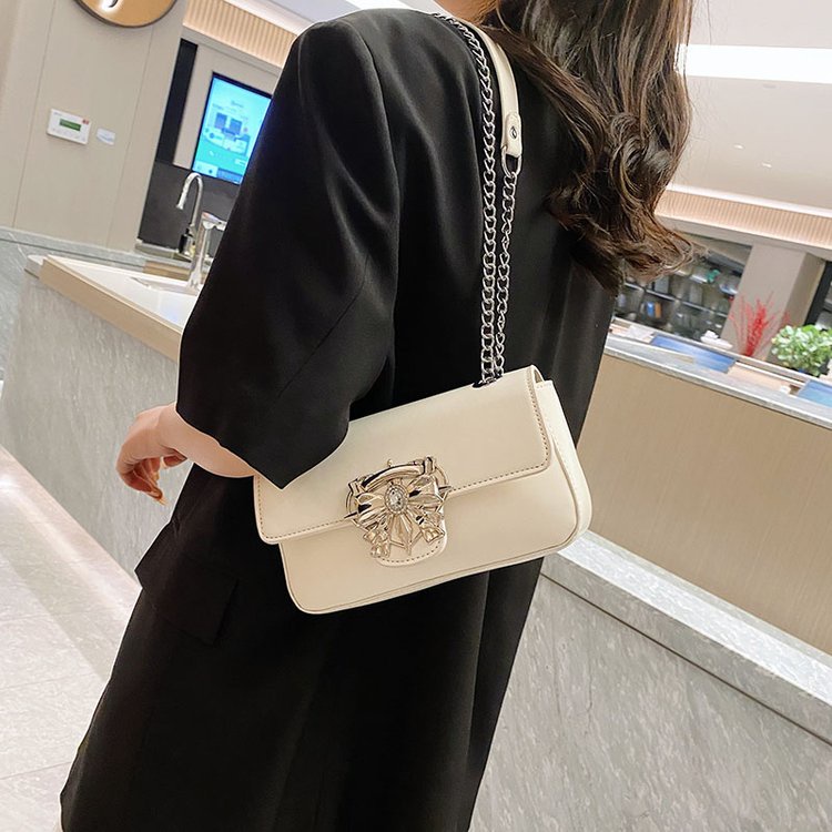 Túi xách đeo dưới cánh tay IELGY phối dây xích dễ phối đồ thời trang cho nữ