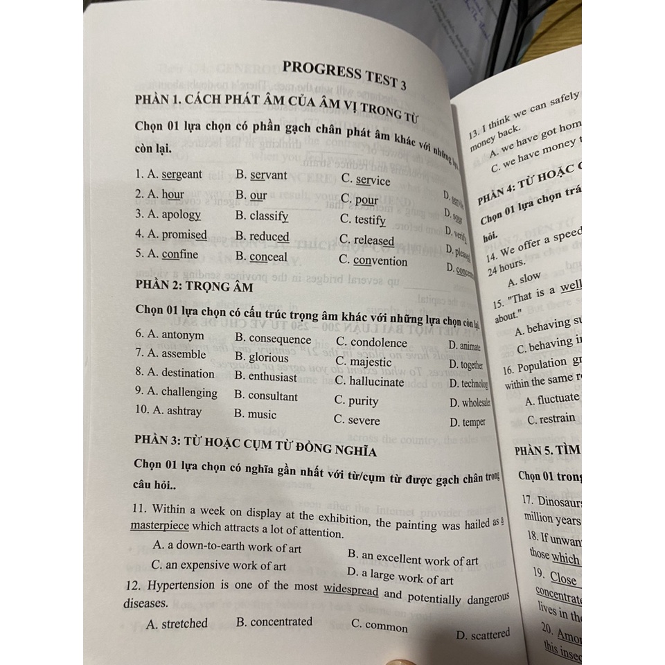 Sách - Đề Luyện Tập Môn Tiếng Anh Thi Đánh Giá Năng Lực Vào 10 chuyên Ngoại Ngữ