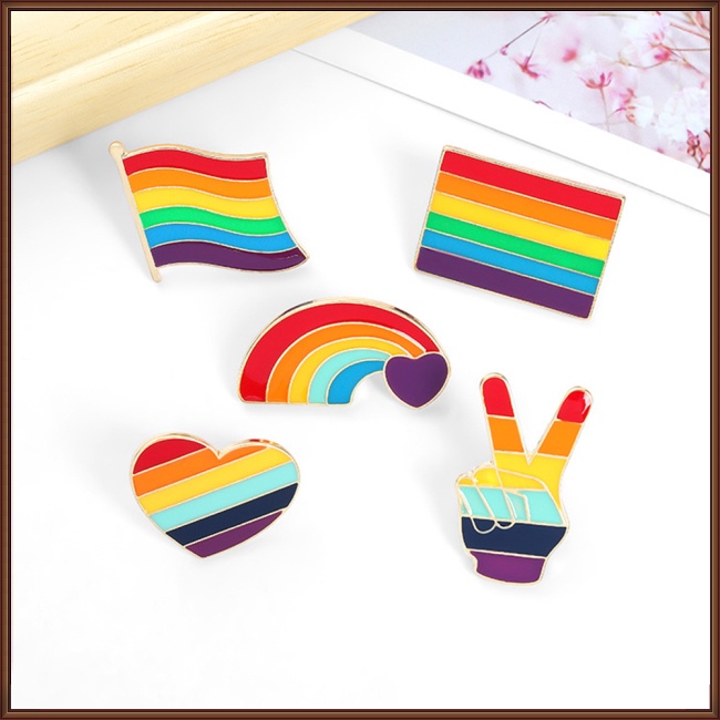 Set 50 Ghim Cài Áo Hình Trái Tim Màu Cầu Vồng Dễ Thương