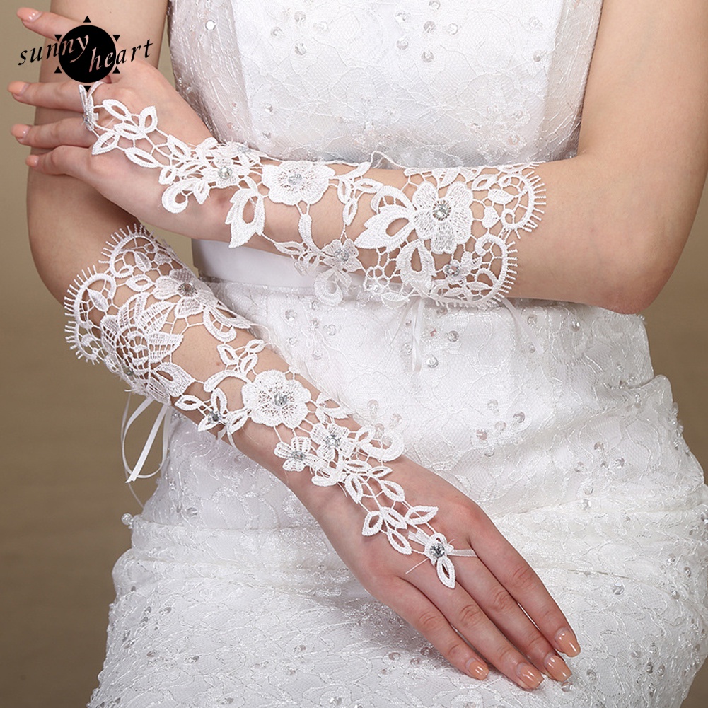 1 Đôi Găng Tay Ren Trắng Hở Ngón Cho Cô Dâu