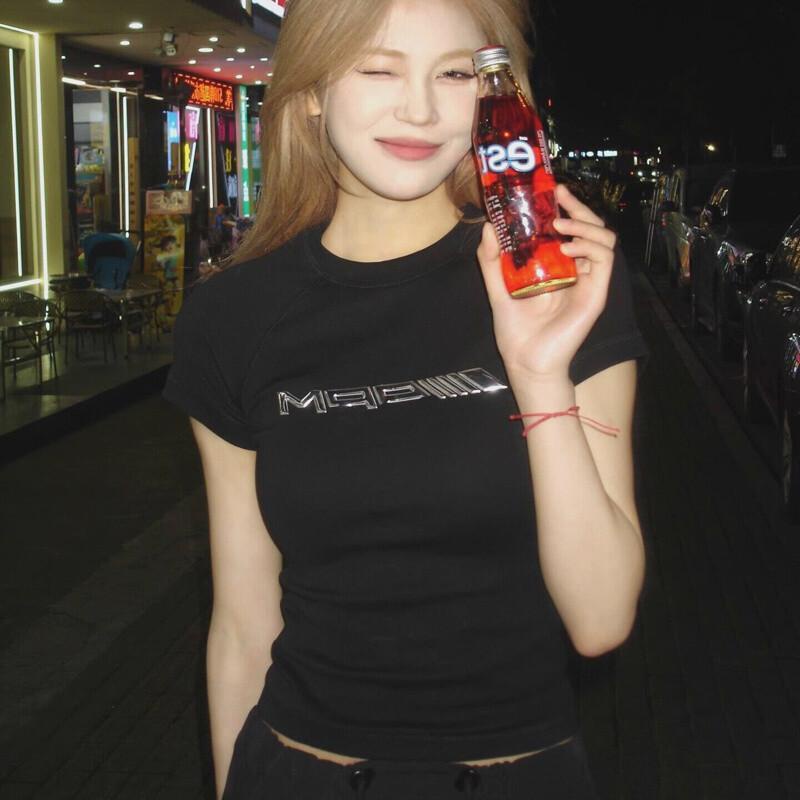 Hana áo croptop áo croptop nữ Thiết kế ít người cao eo slim hottie ngắn áo khoác 2023 NEW JUN3018
