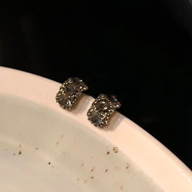 Bông Tai Chữ C Đính Đá Zircon Màu Đen Lấp Lánh Thời Trang Cho Nữ